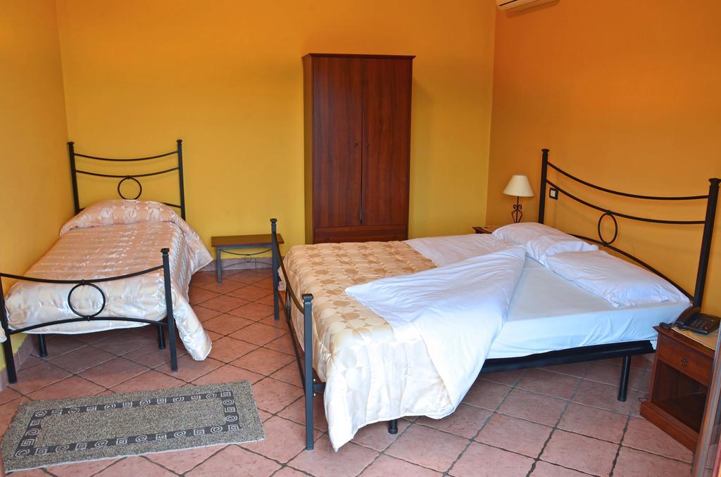 La Porta Dell'etna Bed & Breakfast 3*