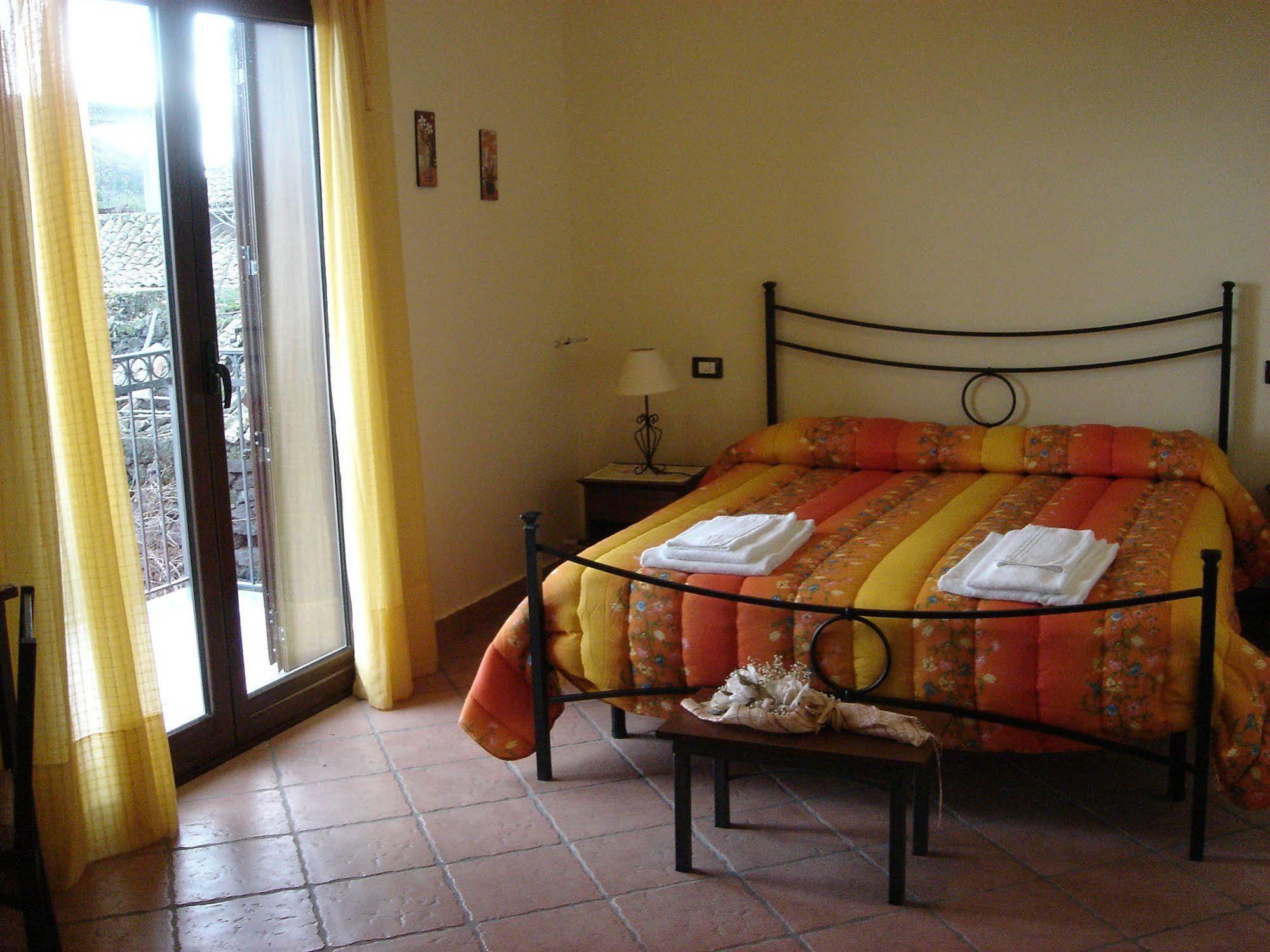 Bed & Breakfast La Porta Dell'etna 3*